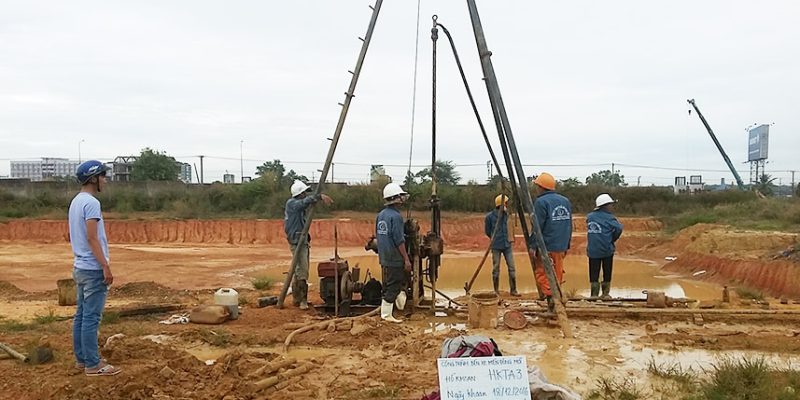 Khoảng cách chiều sâu và số lượng khoan khảo sát địa chất chuẩn