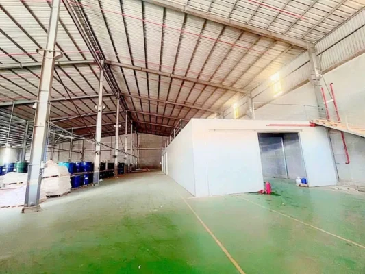 khi phát hiện cột nhà xưởng bị nứt, không nên chỉ xử lý lớp bề mặt rồi tiếp tục sử dụng như bình thường mà chưa xác định phạm vi hư hỏng.